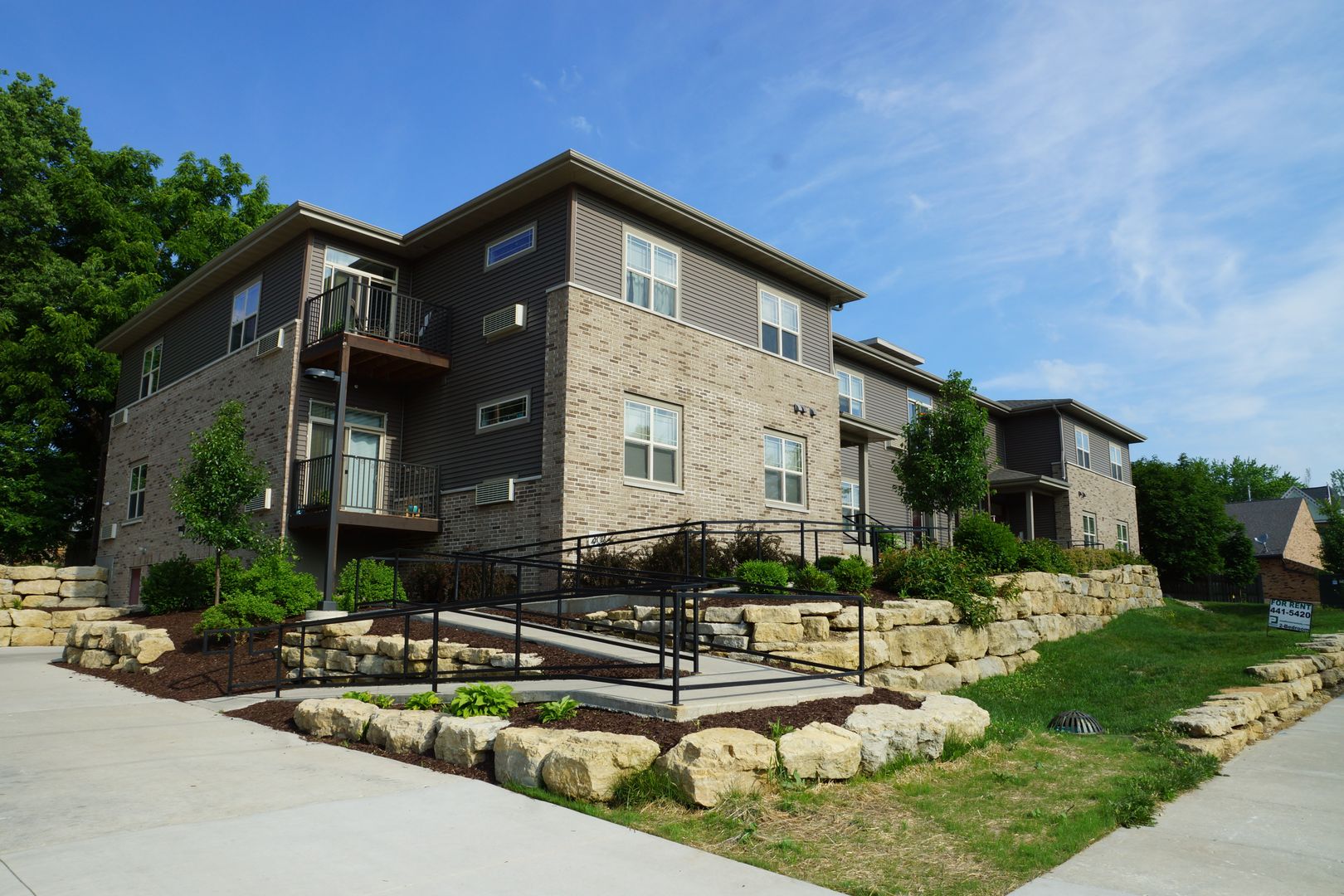 Stoughton Apartment: 400 South Van Buren St