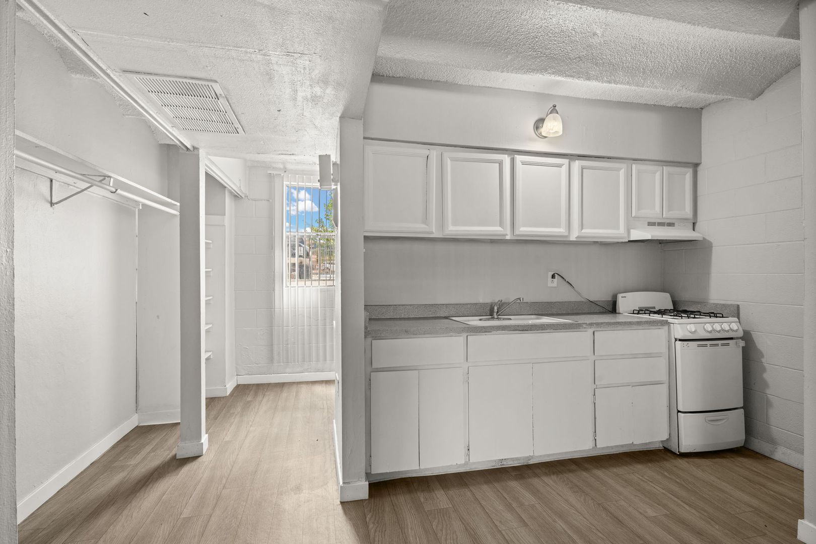 Albuquerque Apartment: 1001 Louisiana Blvd. NE