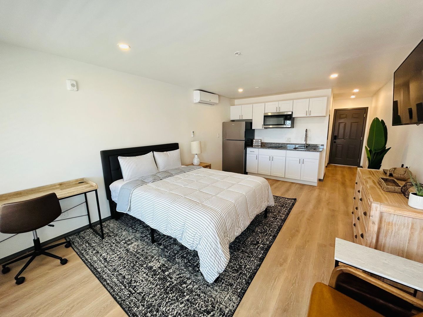 Rio Rancho Apartment: 1465 Rio Rancho Blvd SE