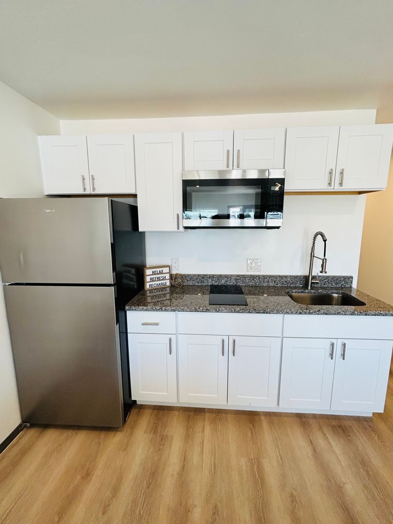 Rio Rancho Apartment: 1465 Rio Rancho Blvd SE