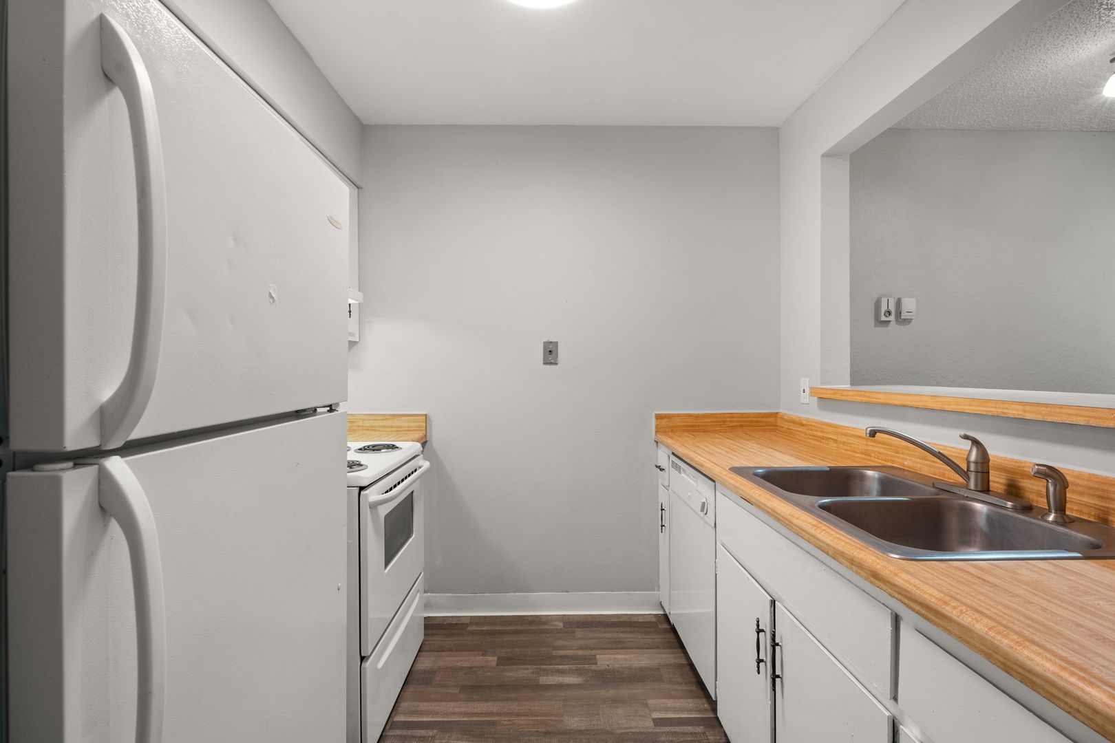 Albuquerque Apartment: 1311 Louisiana Blvd NE