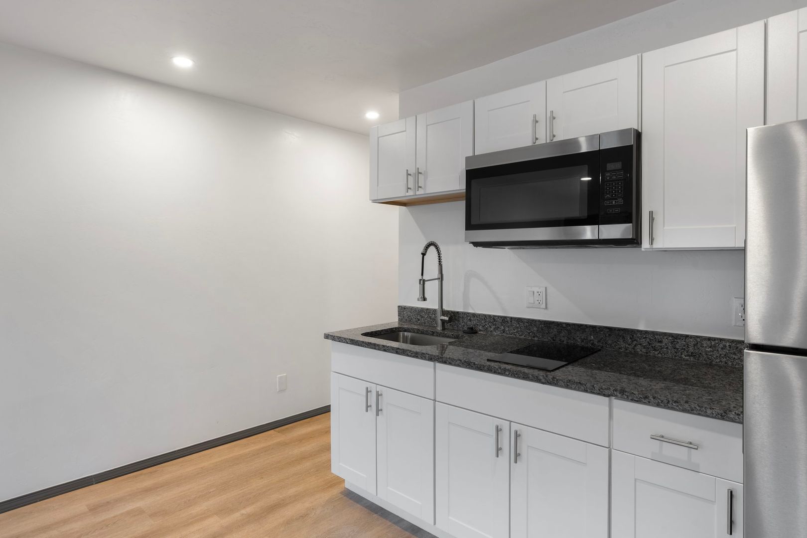 Rio Rancho Apartment: 1465 Rio Rancho Blvd SE