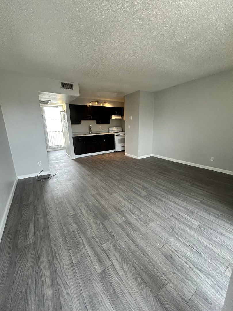 Albuquerque Apartment: 1200 Louisiana Blvd. NE
