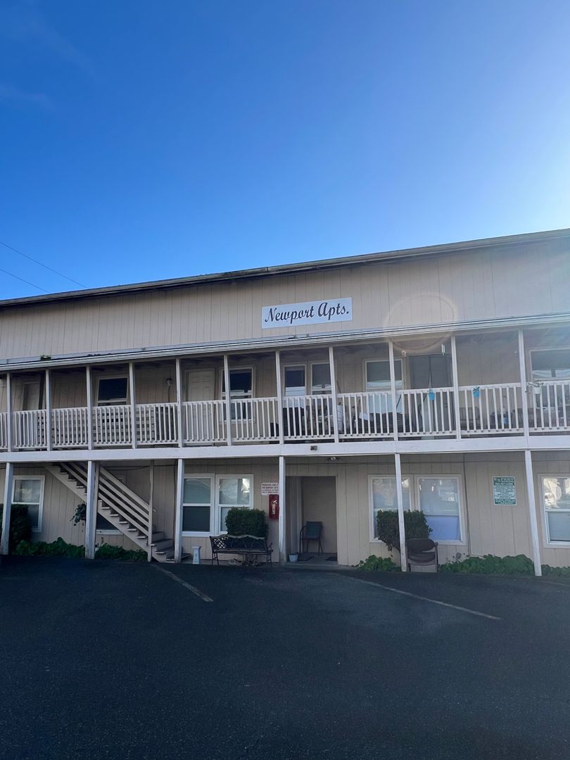 Coos Bay Apartment: 93754 Newport Lane