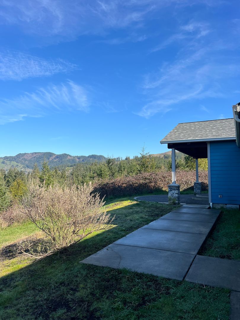 Broadbent House: 51107 Hwy 242