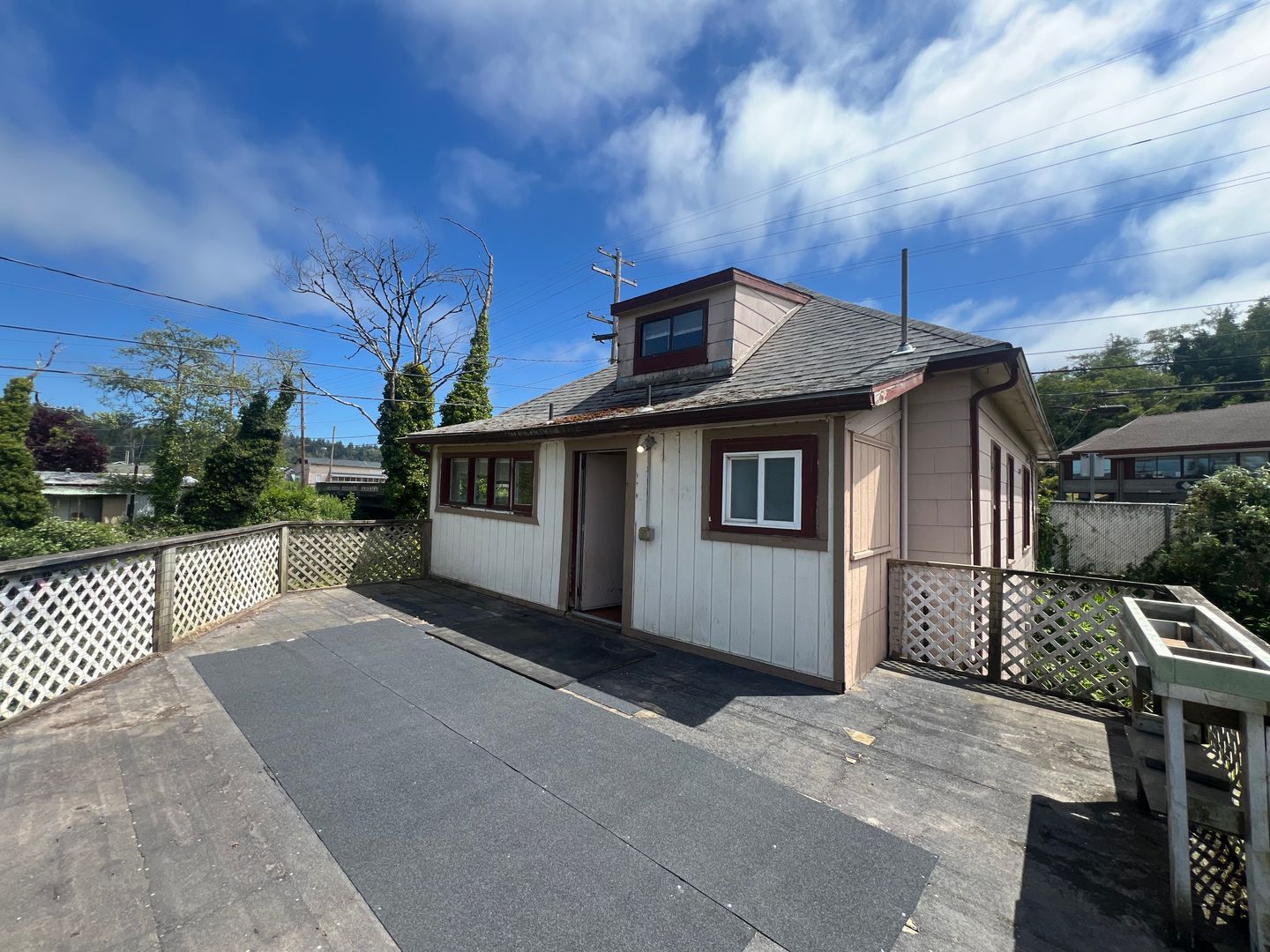Coos Bay House: 93715 Newport Lane