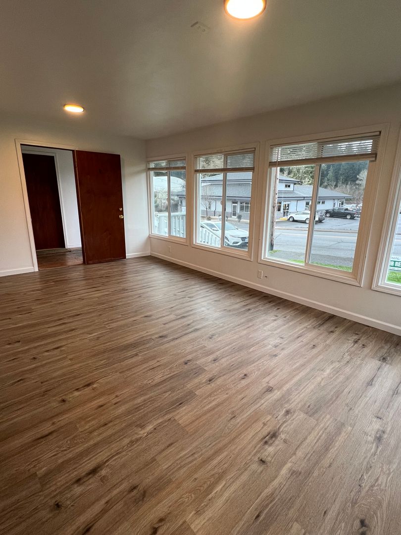 Coos Bay Apartment: 284 S 10th Street