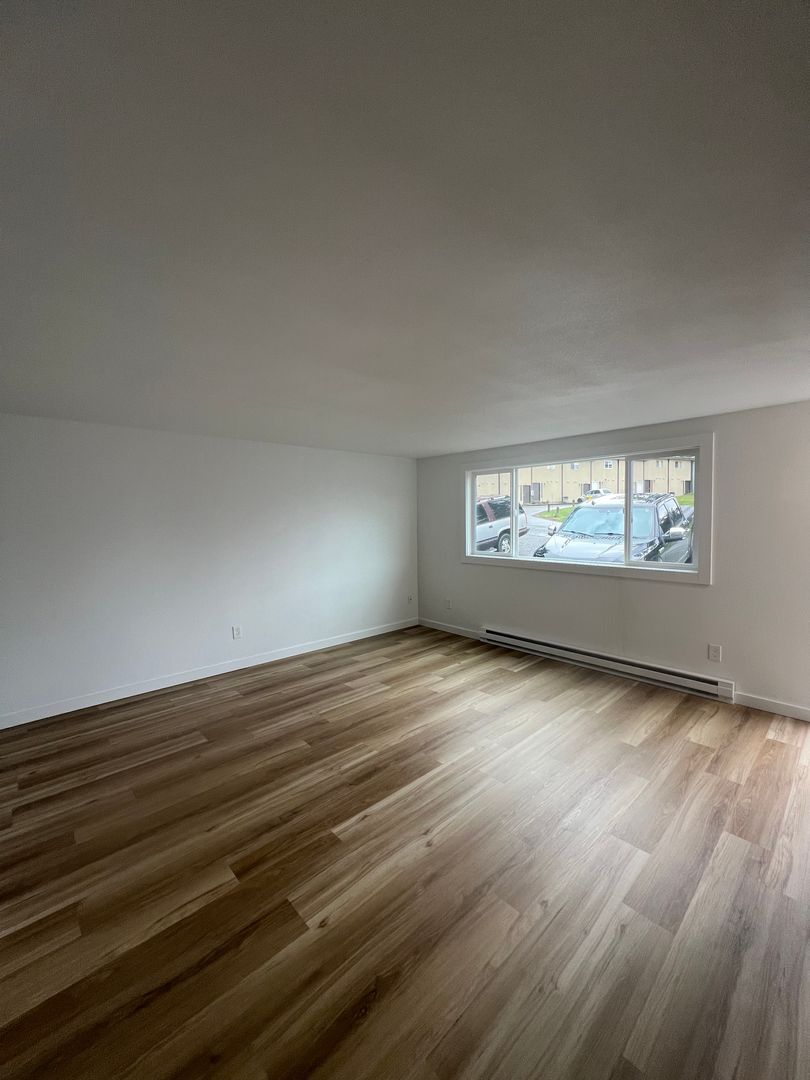 Coos Bay Apartment: 324 Ackerman Avenue