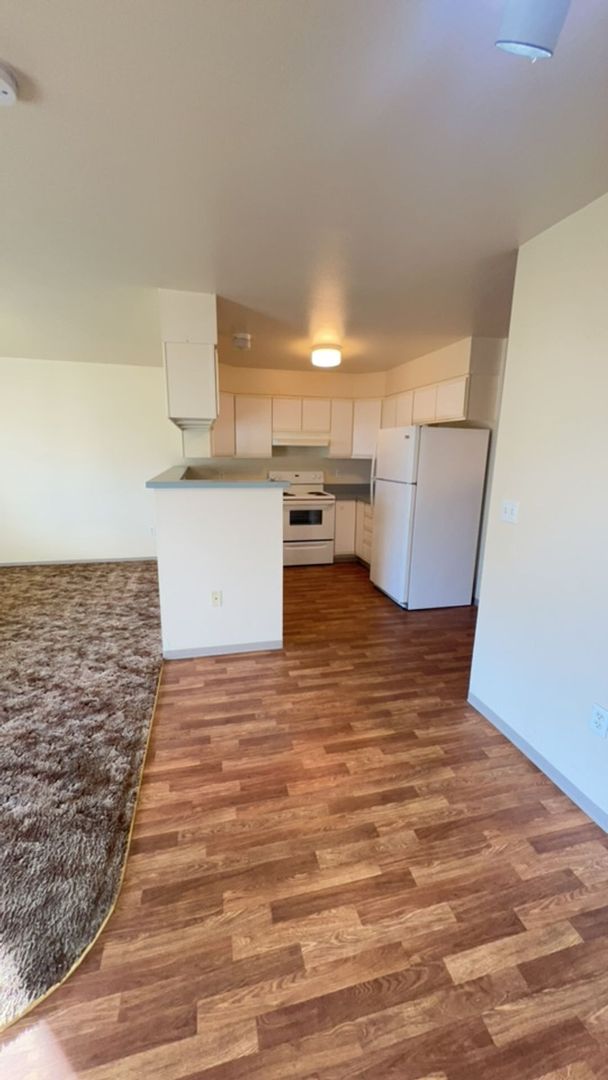 Coos Bay Apartment: 1055 Anderson Avenue
