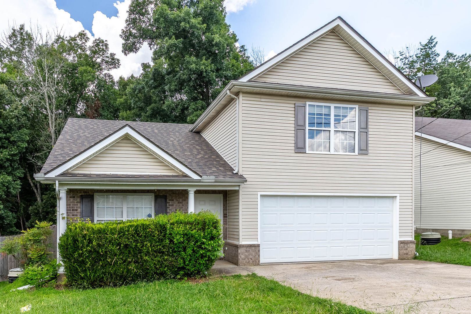 La Vergne House: 752 Holland Ridge