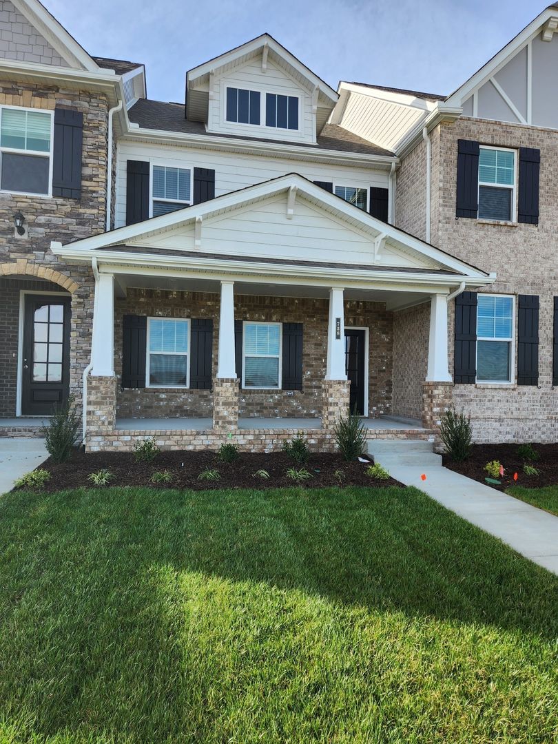 Lebanon House: 728 Hahn Ct.