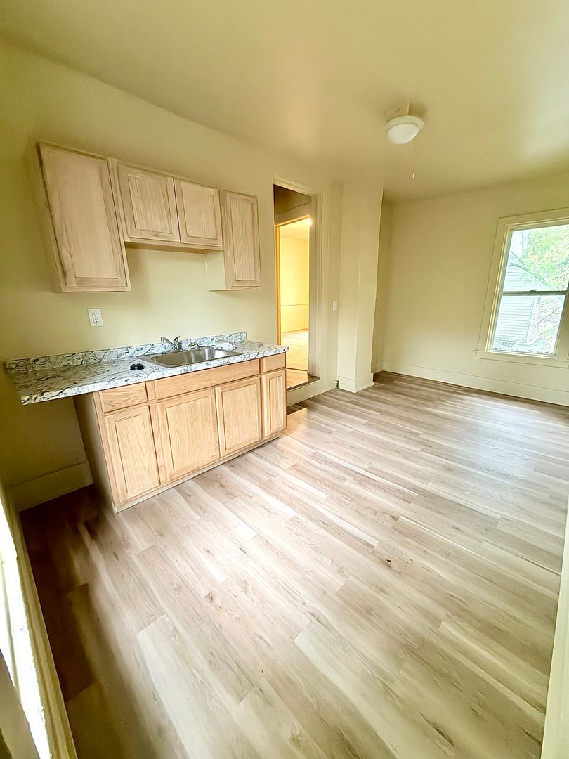 Syracuse Apartment: 1221 Butternut Street