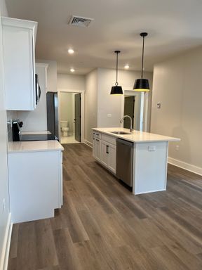 Luxury 2 Bedroom - Attached ADA Garage