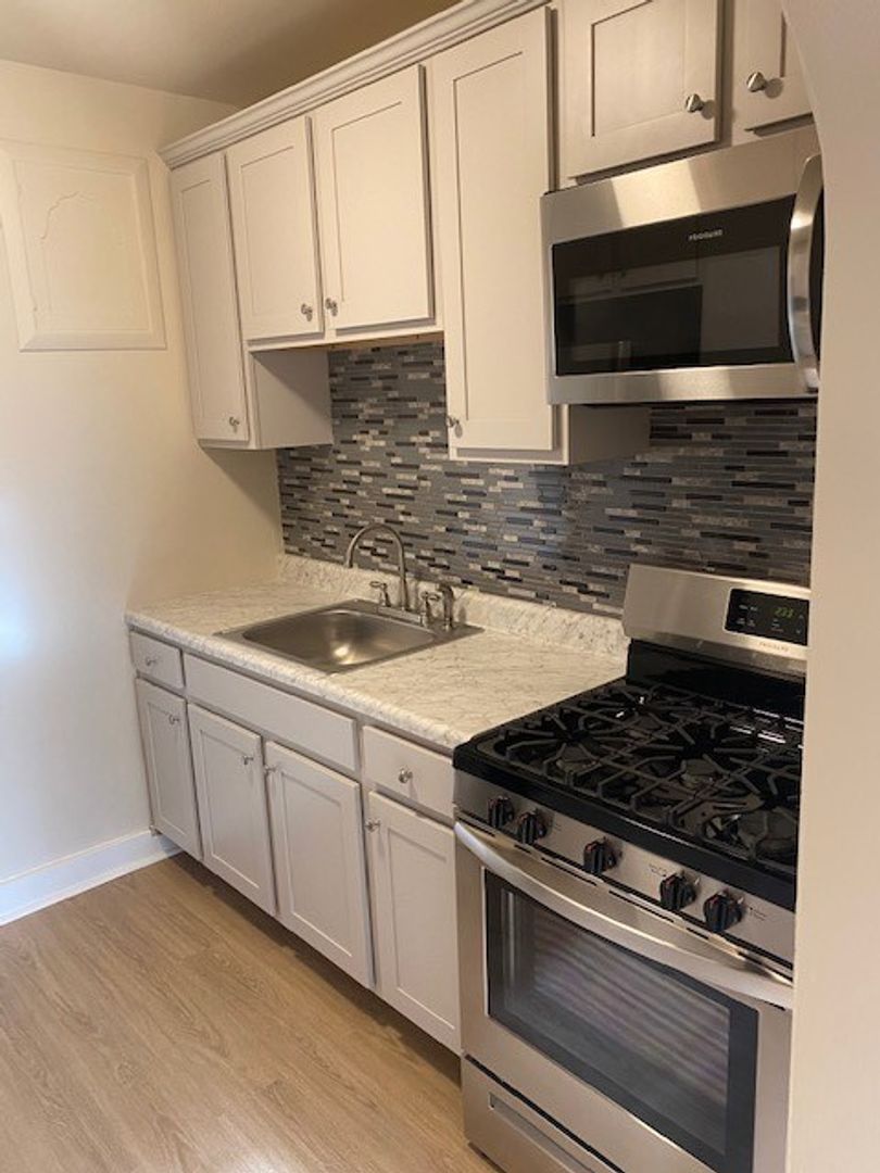 Albany Apartment: 826 Chestnut Street