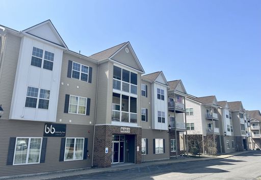 2 BR/ 2.5BA Luxury Townhouse Apartment