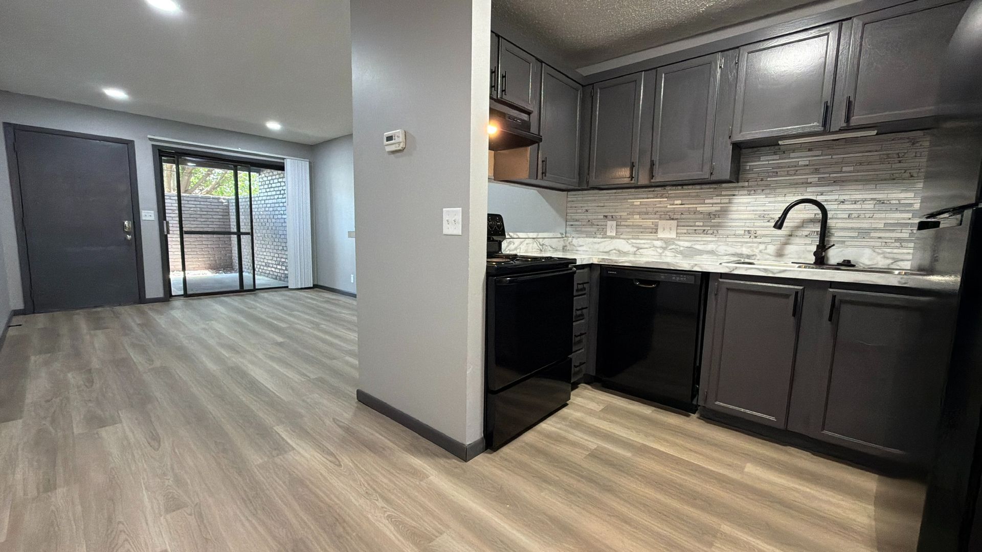 Lincoln Apartment: 1121 North 28th Street - 6