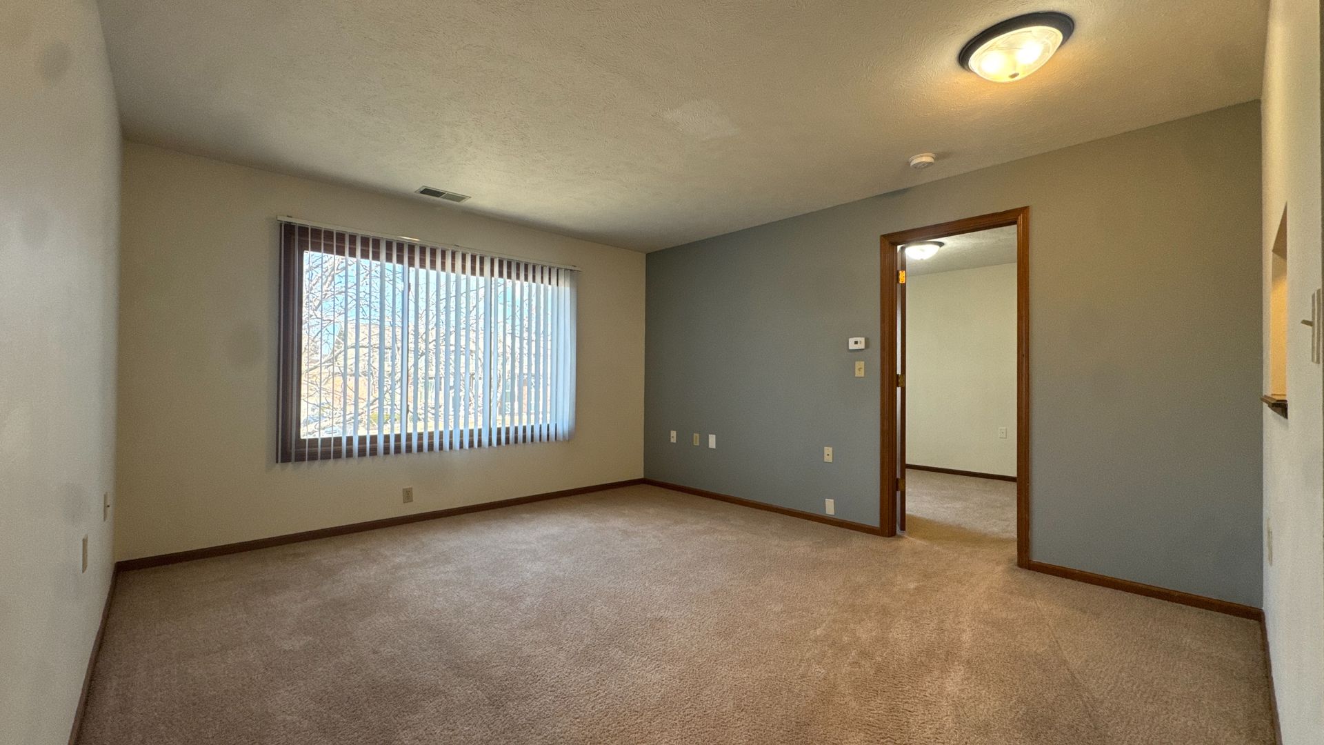 Lincoln Apartment: 1500 Knox street