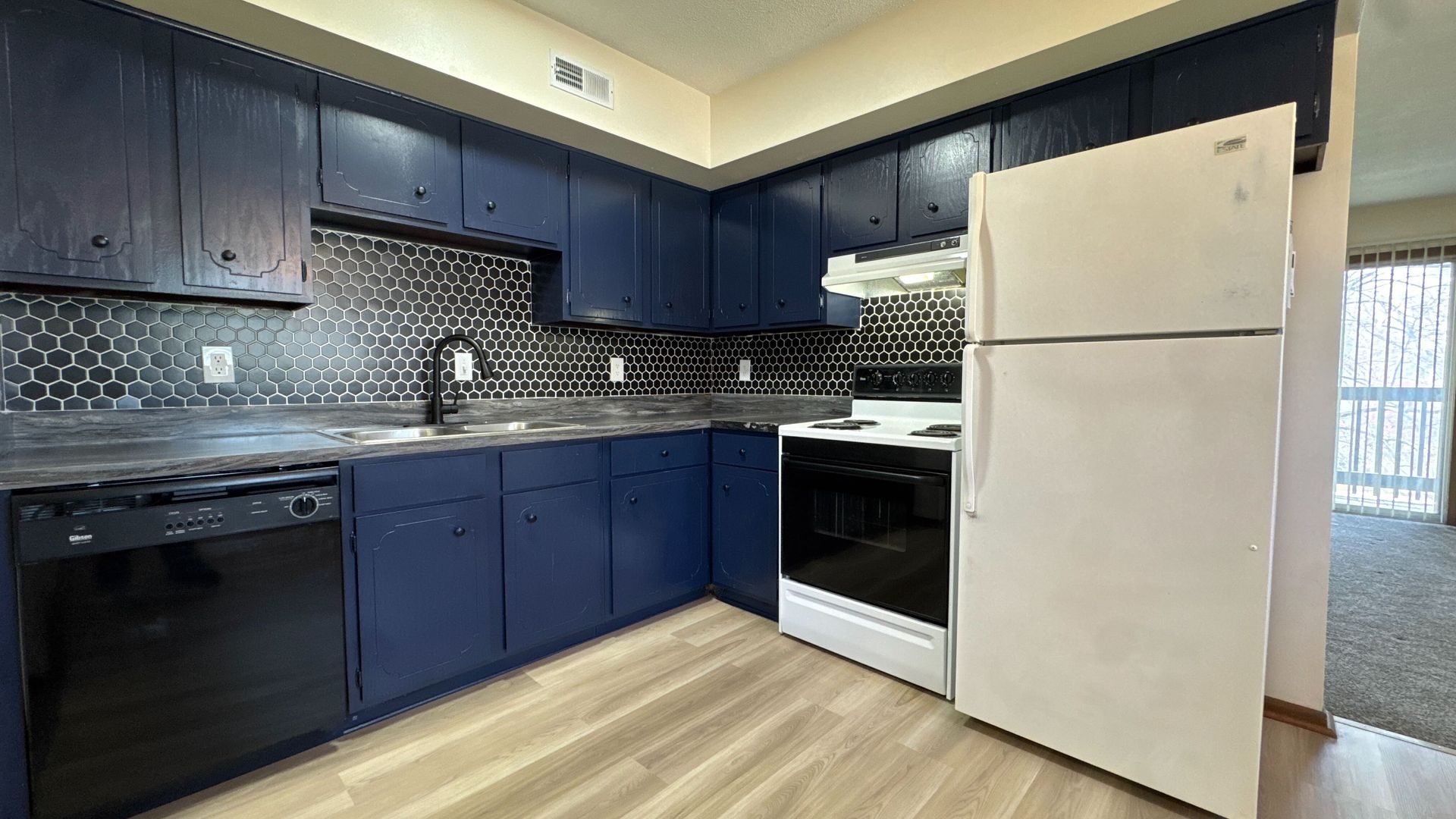 Lincoln Apartment: 2532 T Street