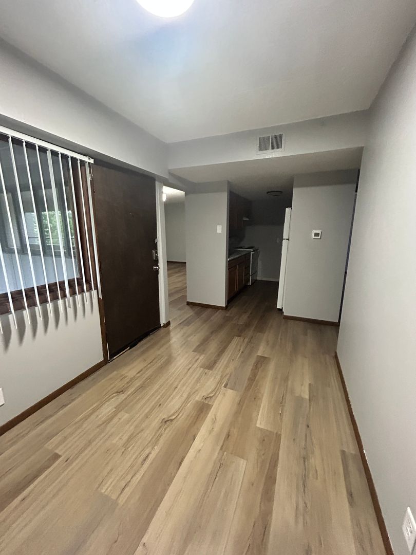 Lincoln Apartment: 2343 B Street