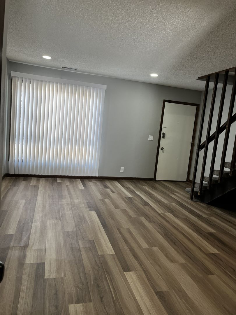 Lincoln Apartment: 6235 Holdrege Street