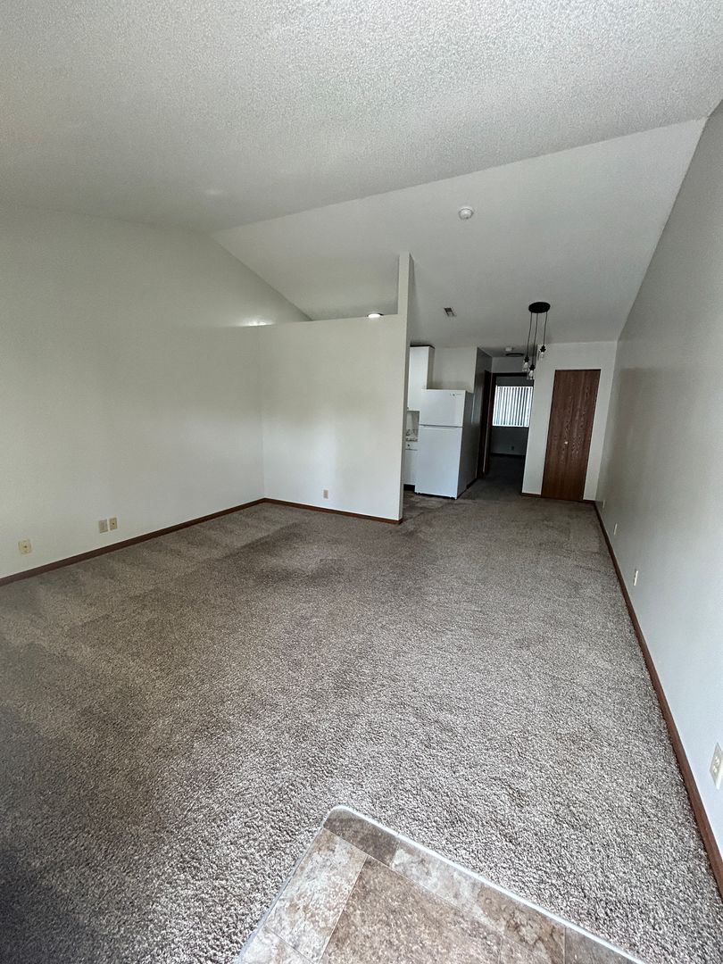 Lincoln Apartment: 4615 Prescott