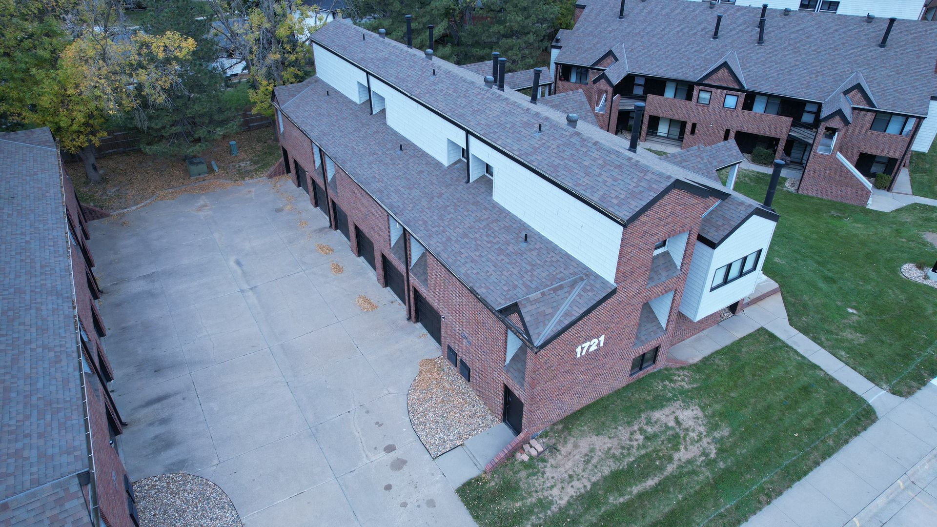 Lincoln Condo: 1721 Ridgehaven Court