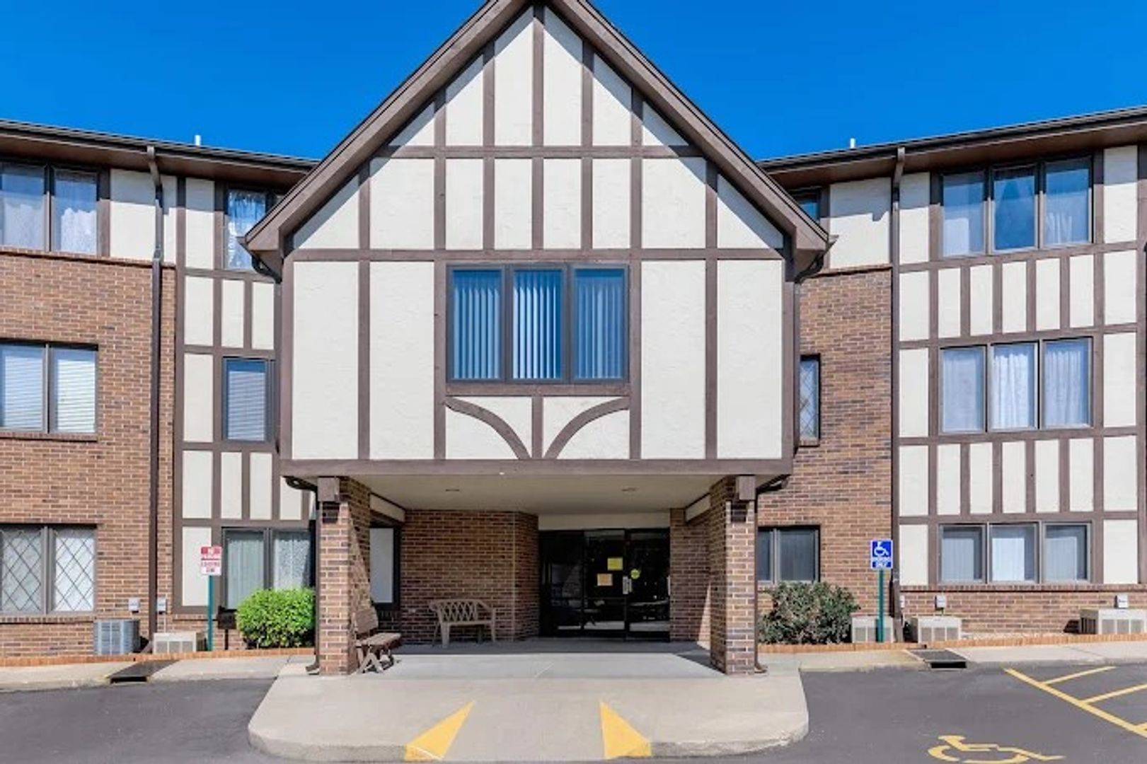 Lincoln Apartment: 1500 Knox street