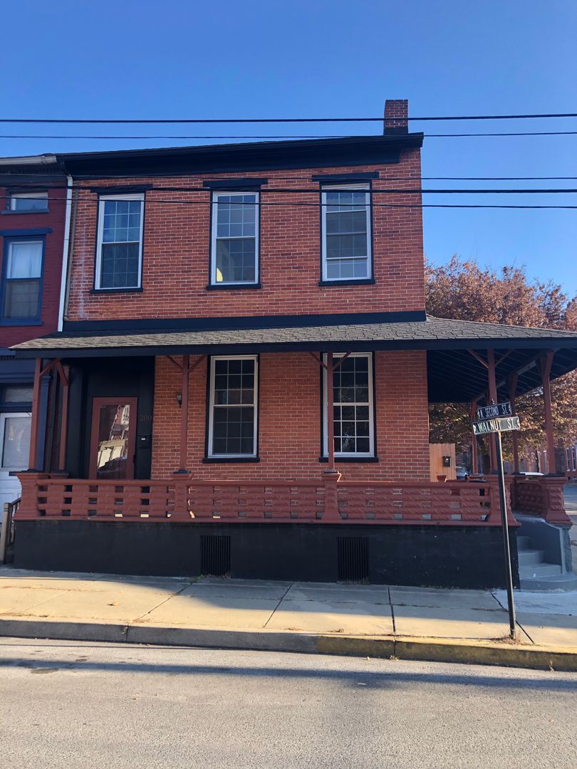 Columbia Apartment: 200 Walnut St