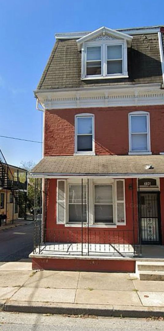 York House: 726 Cleveland Ave