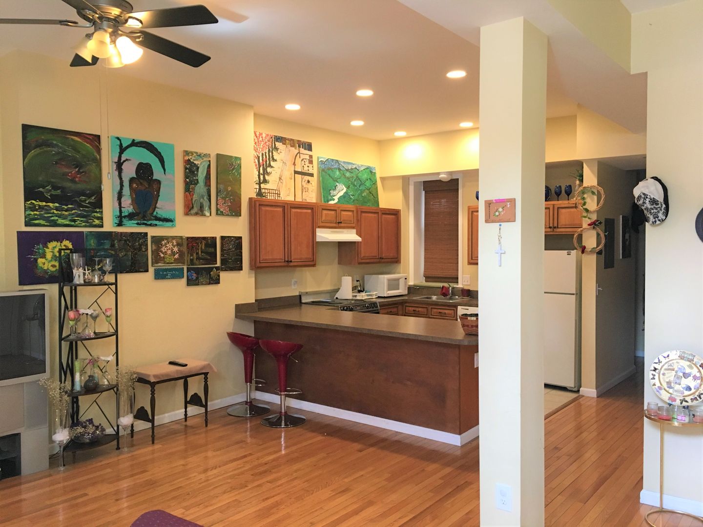 Lancaster Apartment: 157 E Chestnut St