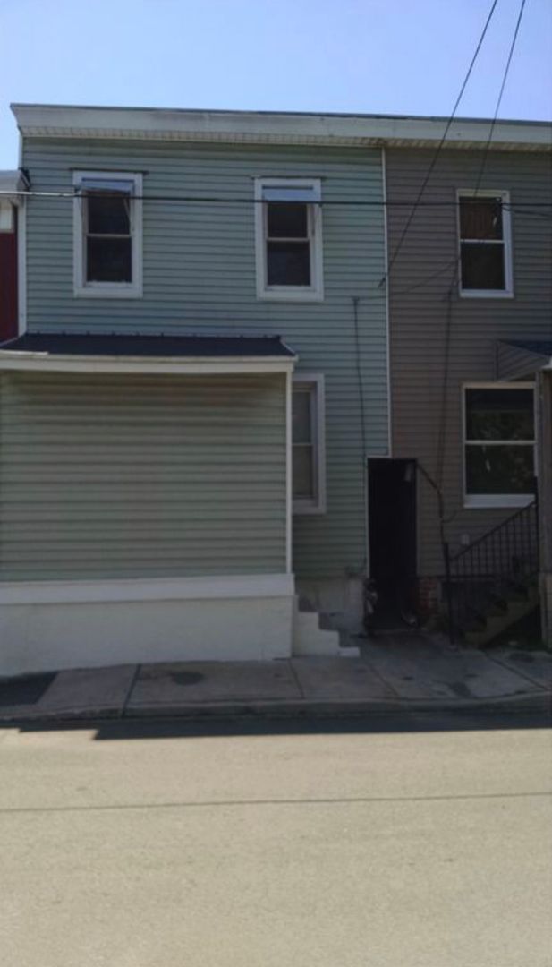 York House: 728 Glen Pl