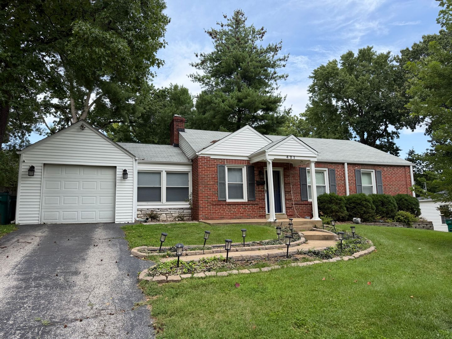 Saint Louis House: 421 Cannonbury Dr