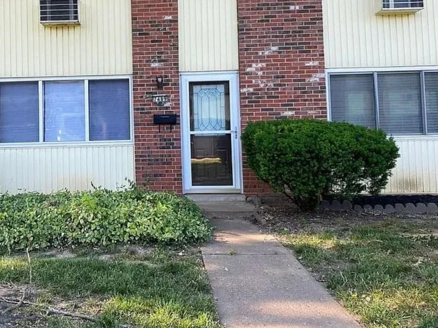 Hazelwood House: 7489 Hazelcrest Dr