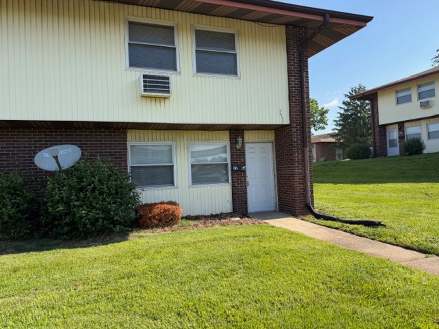 Hazelwood House: 7244 Hazelcrest Dr