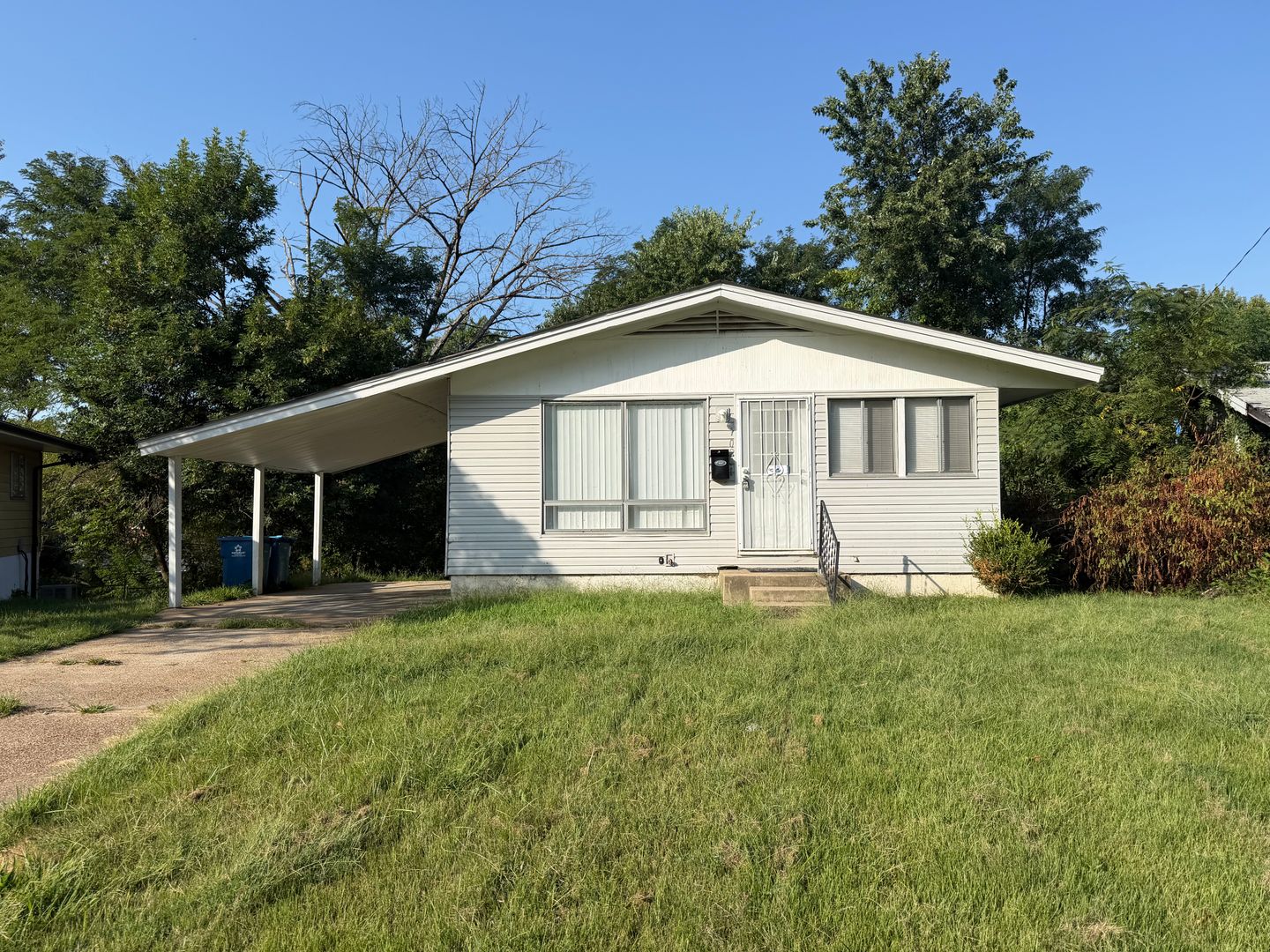 St. Louis, House: 10201 Gourock Dr,