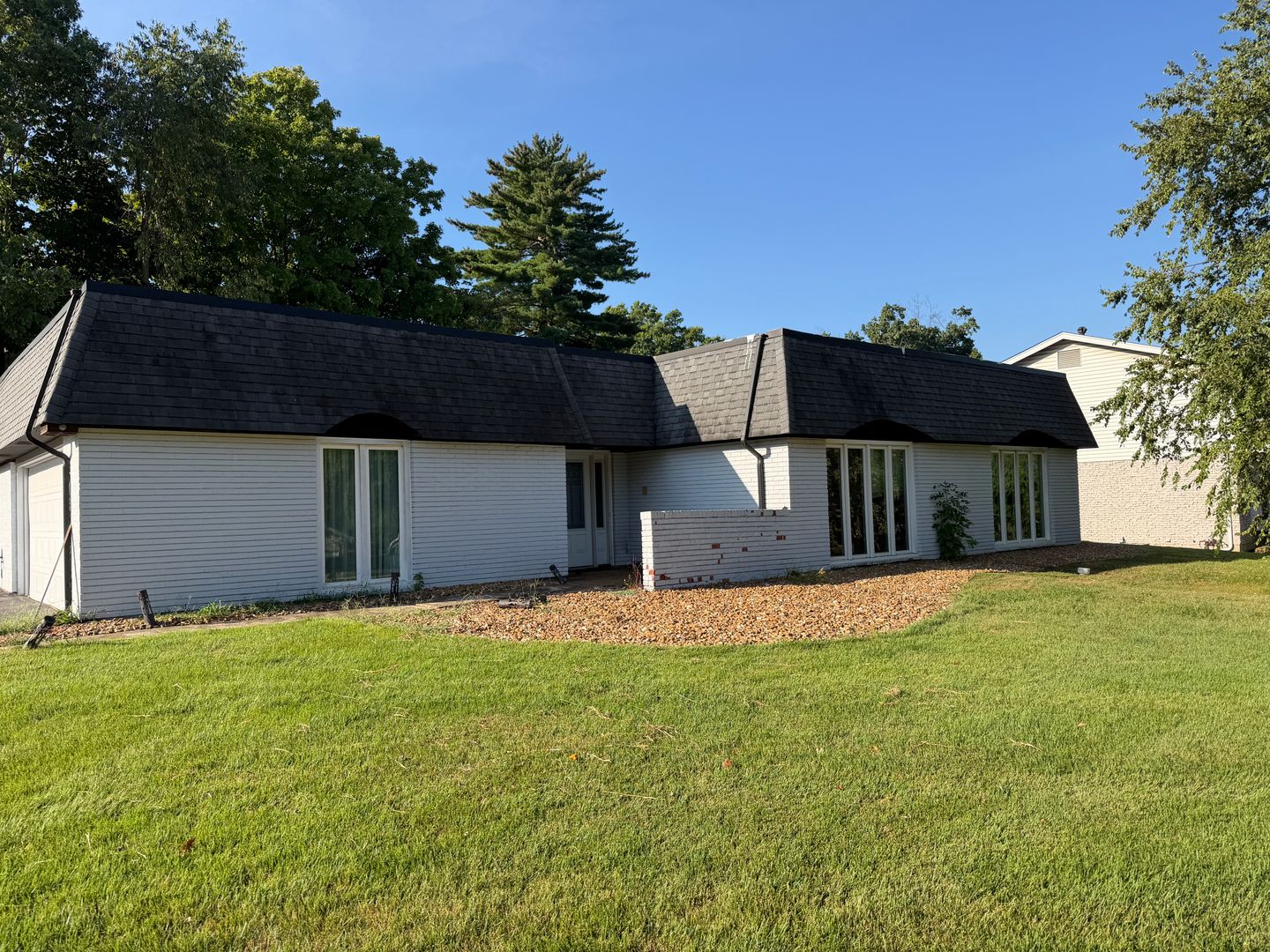 Manchester House: 1 Nicolet Dr
