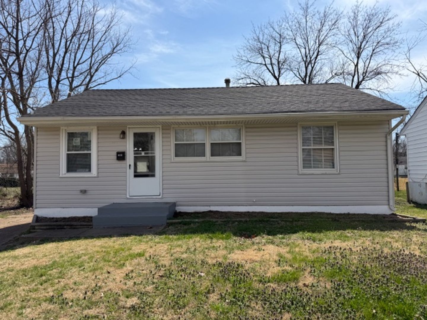 Saint Louis House: 308 Lanark Rd