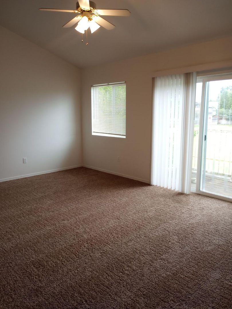 Montesano Apartment: 822 E Pioneer Ave