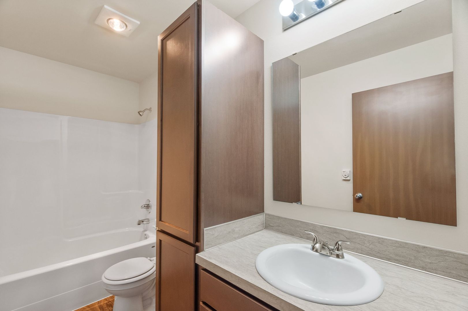 Rainier Apartment: 407 Myers St S