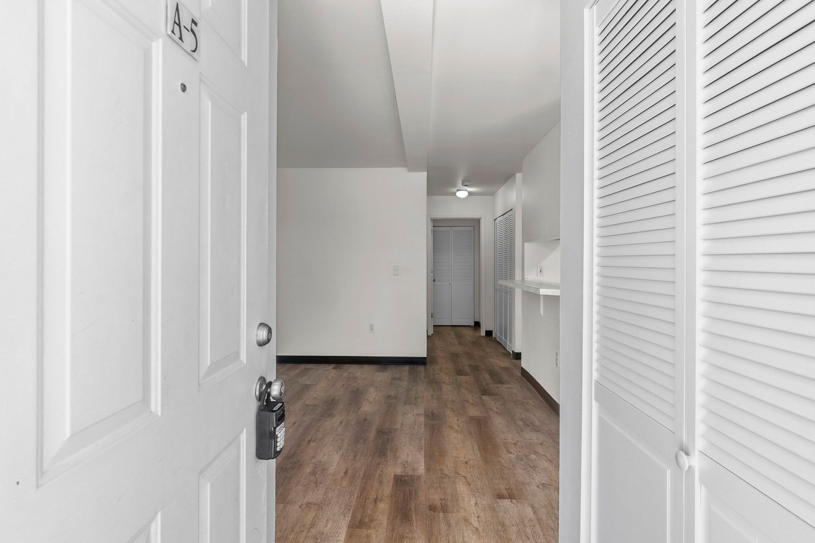 Centralia Apartment: 3007 Borst Ave