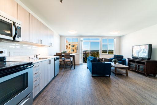 Warm & Vibrant: 1-Bedroom, 1-Bath – photo 1