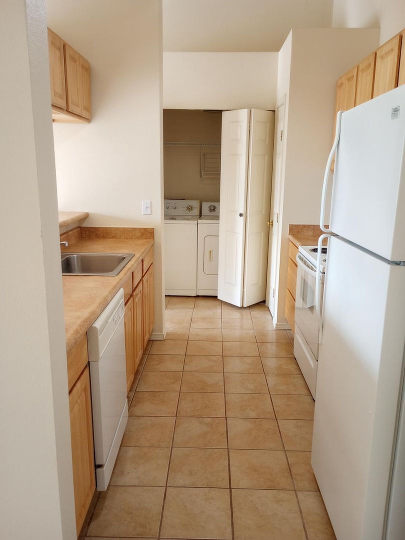 Montesano Apartment: 822 E Pioneer Ave