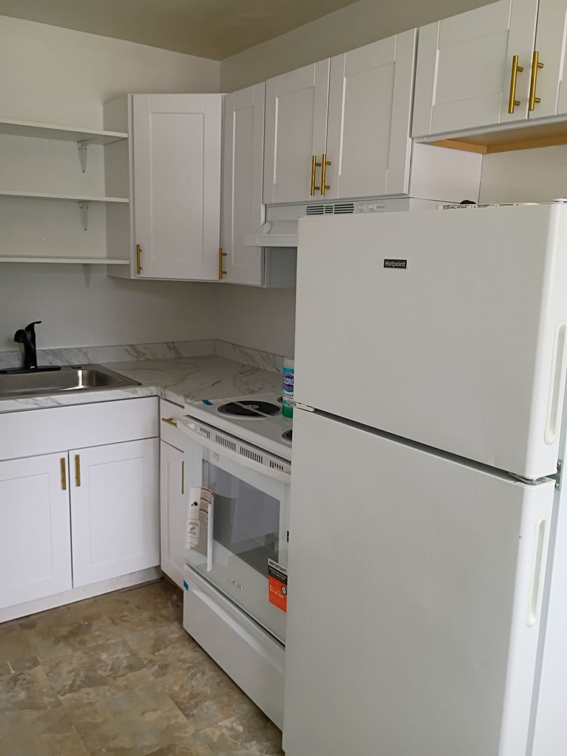 Montesano Apartment: 822 E Pioneer Ave