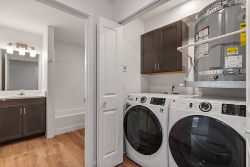 Beautiful and Modern 2 Bed/2 Bath! 1 MONTH FREE RENT!! APPLY TODAY!