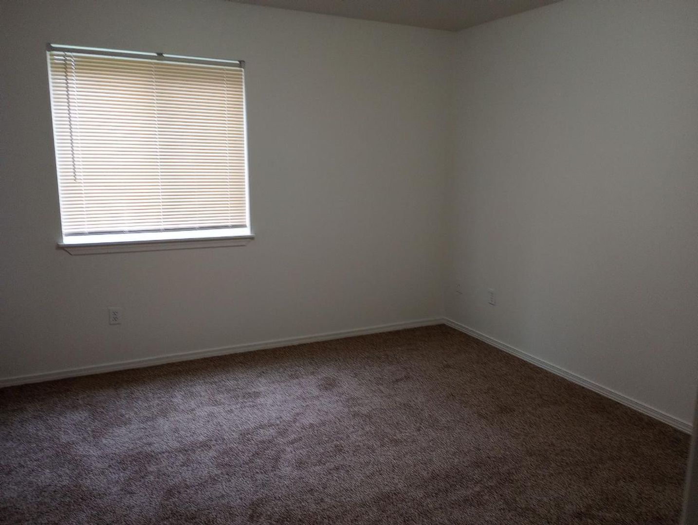 Montesano Apartment: 822 E Pioneer Ave