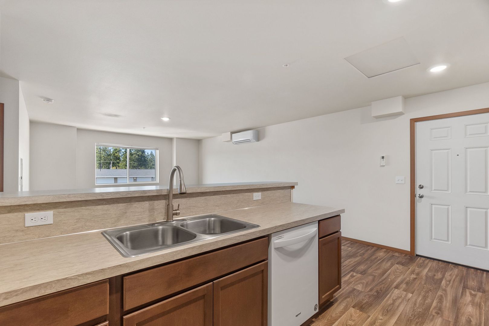 Rainier Apartment: 407 Myers St S