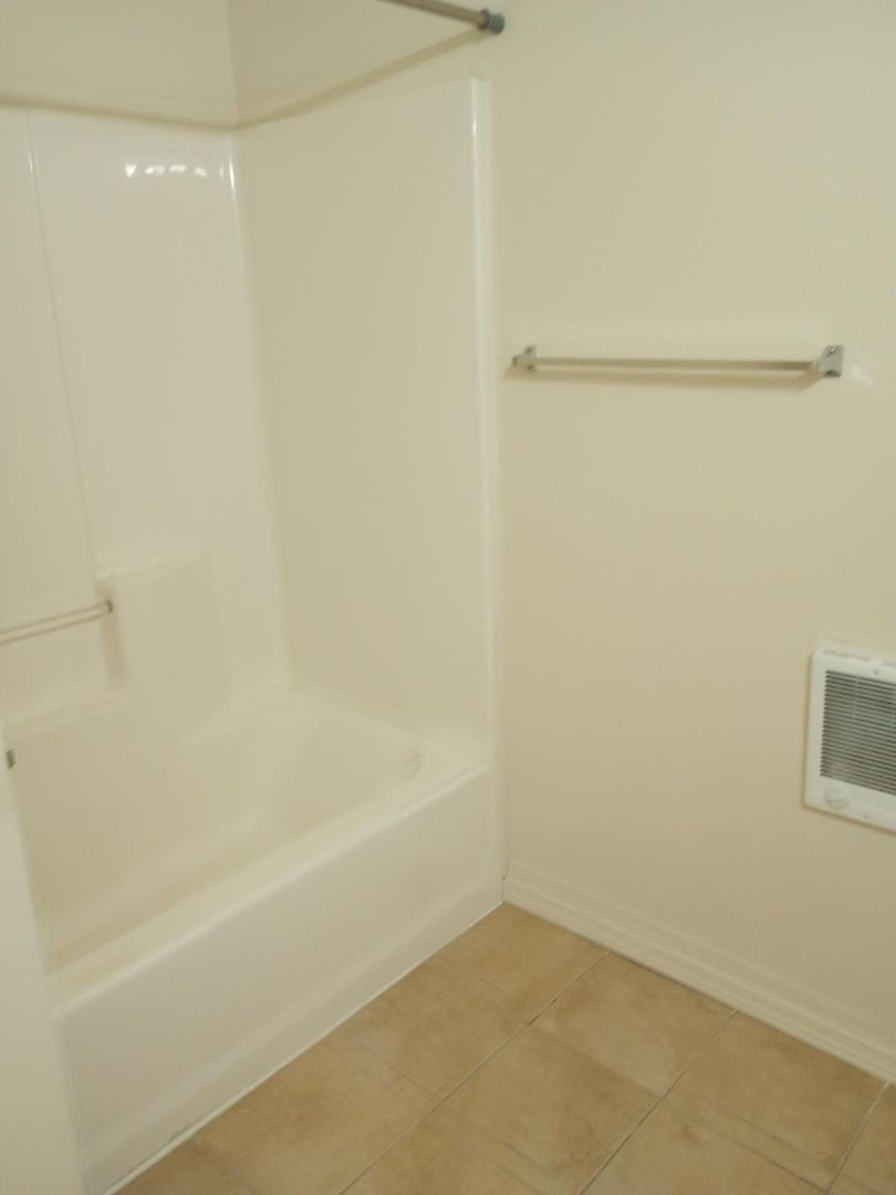 Montesano Apartment: 822 E Pioneer Ave