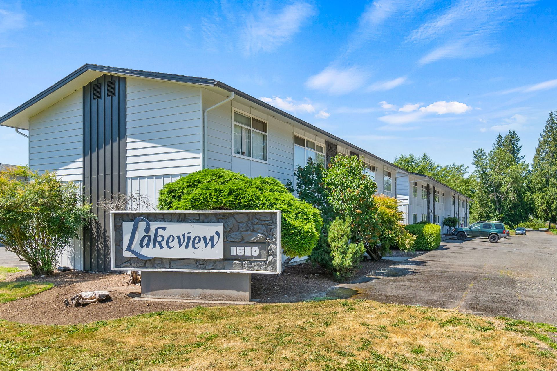 Centralia Apartment: 1509, 1510-1513 Lewis St.