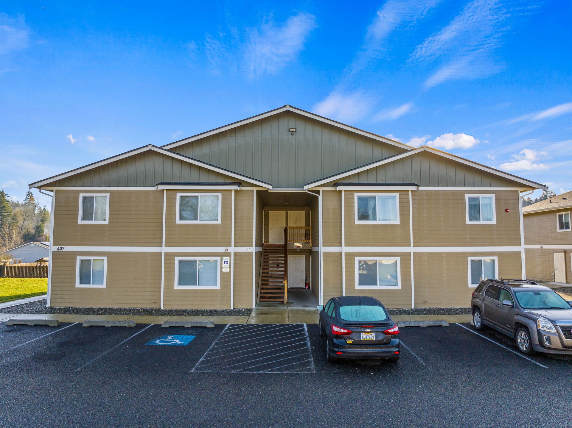 Rainier Apartment: 407 Myers St S