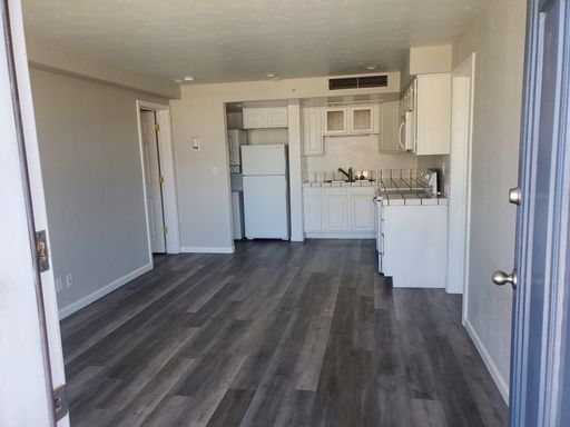Great 2 Bedroom 2 Bath with Washer and Dryer! – photo 1